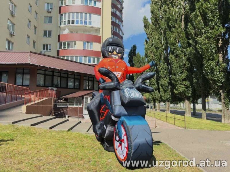 Зовнішня реклама чоловічок надувний 3D копії товарів, персонажів, тварин 3.4 м